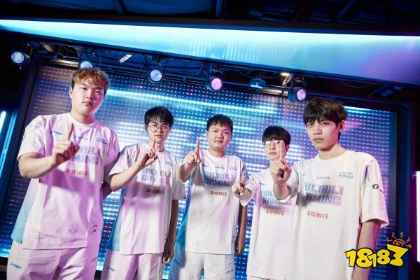 医学奇迹？浓眉带伤决战季后赛！独行侠孤注一掷签下＂地表最强175＂.